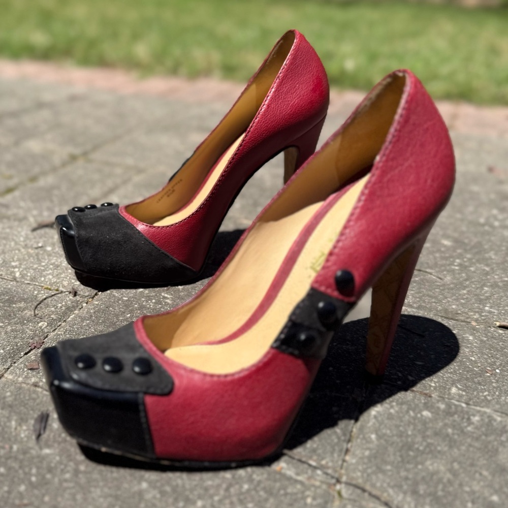 🦋 L.A.M.B red and black heels